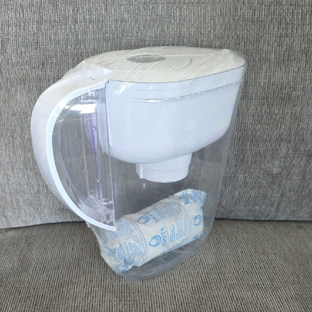 Brita Clear and White Water Filter Pitcher, New In Box - Picture 3 of 10